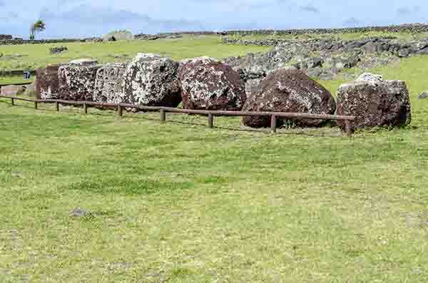 64 - Chile - isla de Rapa Nui o Pascua - Ahu Tongariki - Tukaus